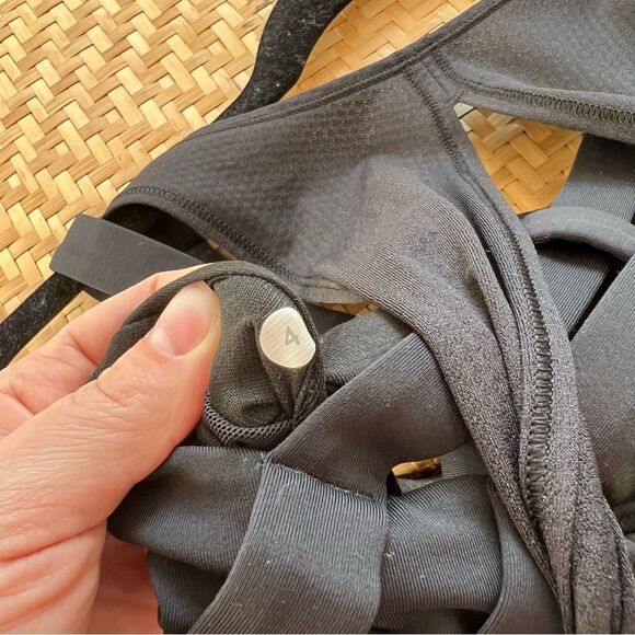 Lululemon Ready & Go tank in Black built in bra twist tank women’s size 4 - Picture 5 of 5